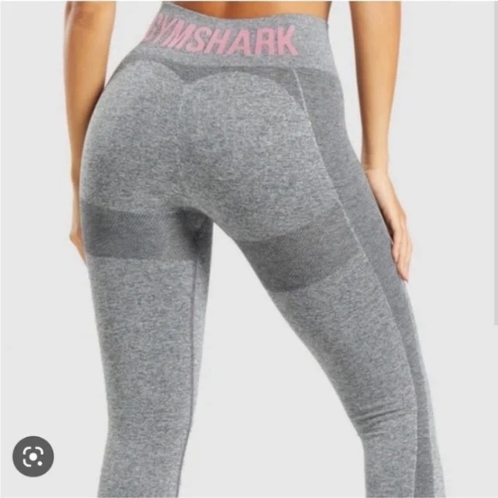 Gymshark Gray Leggings with Elastic Waistband and Tapered Legs size Medium